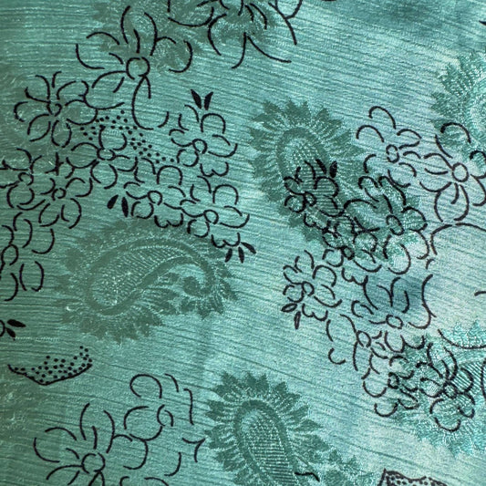 Stoffdetail: upcycelter Sari-Stoff in Türkis