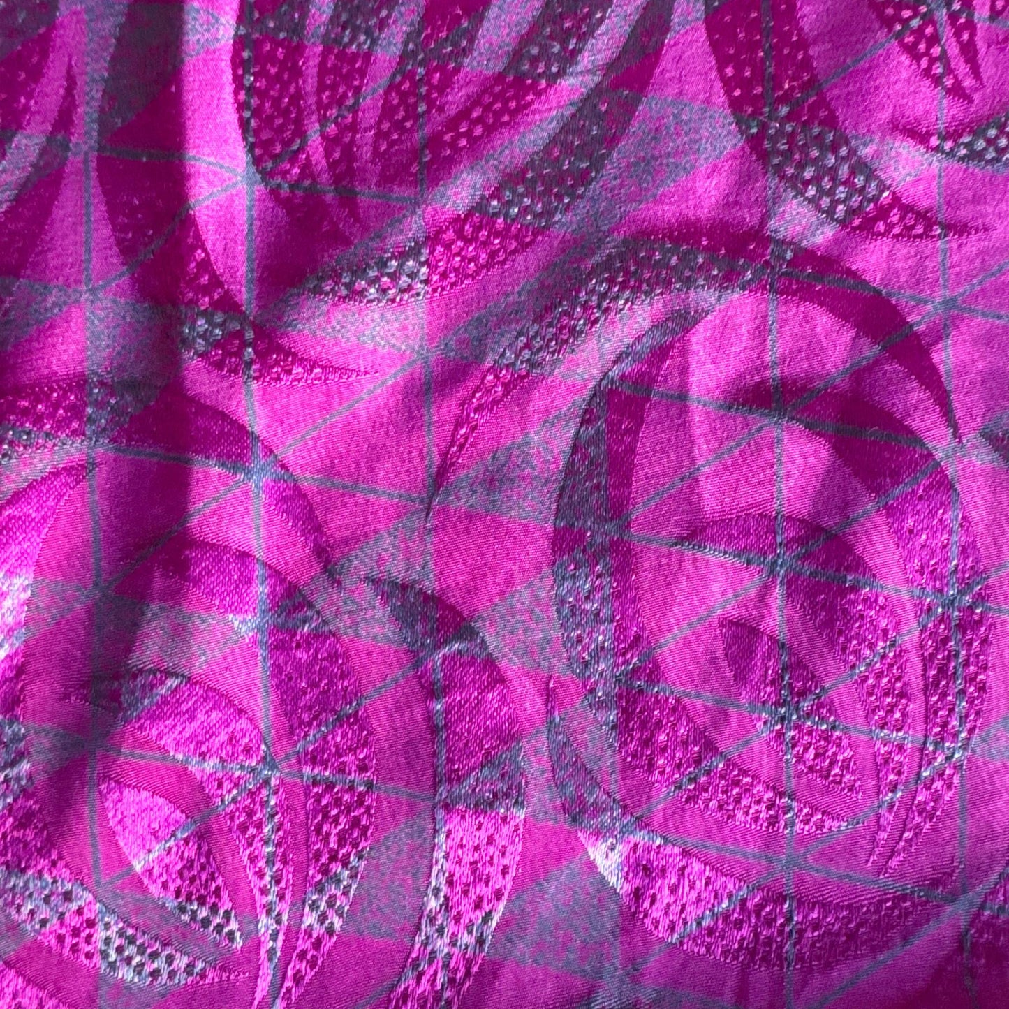 Stoffdetail: upcycelter Sari-Stoff in Lila & Magenta