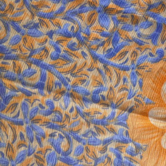 Stoffdetail: upcycelter Sari-Stoff in Graublau & Beige