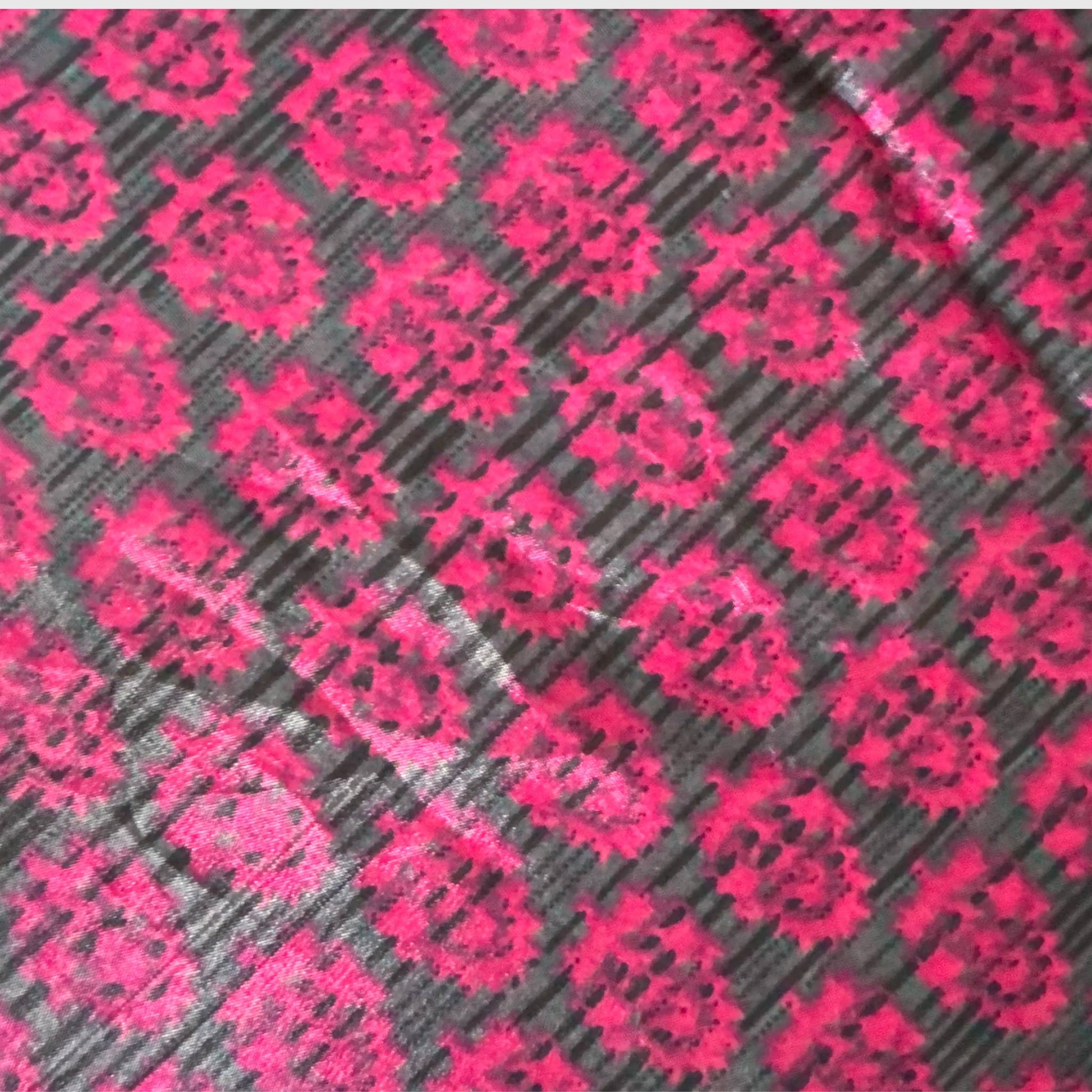 Stoffdetail: upcycelter Sari-Stoff in Pink