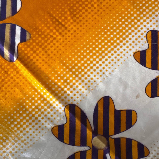 Stoffdetail: upcycelter Sari-Stoff in Orange & Pink