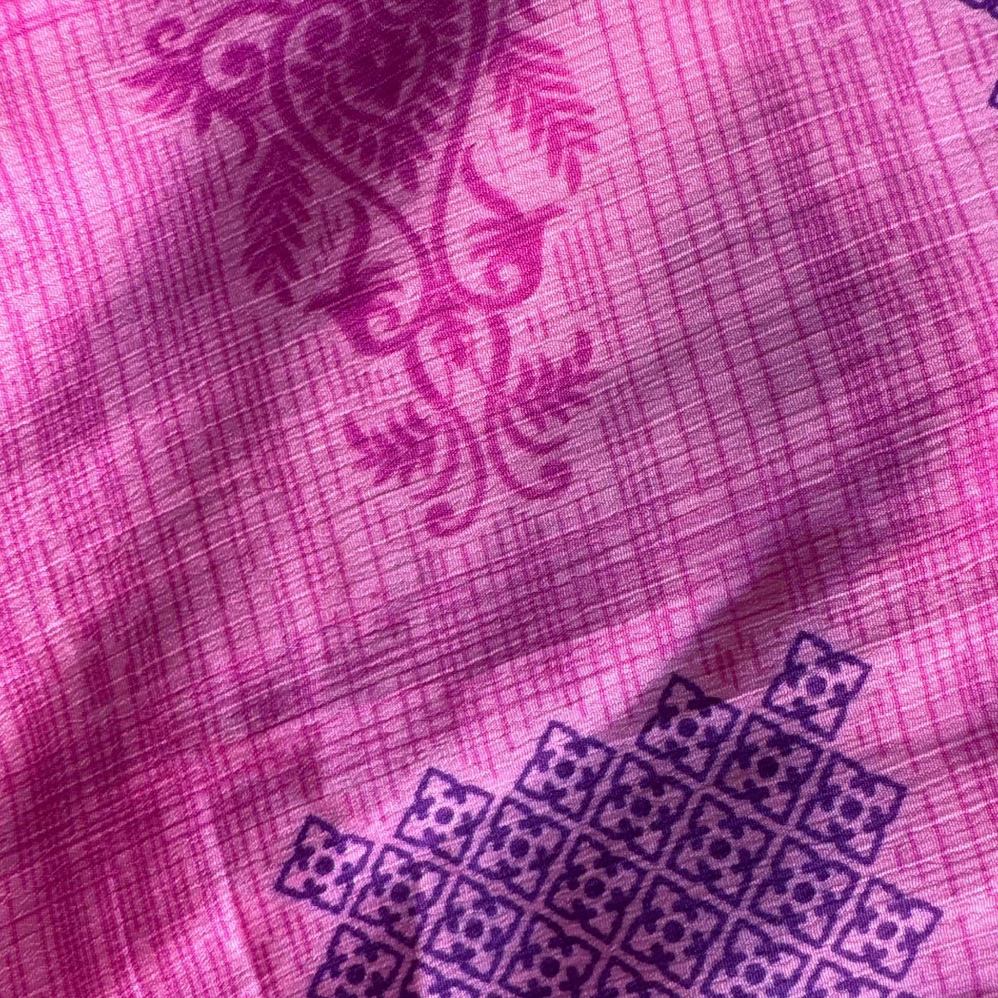 Stoffdetail: upcycelter Sari-Stoff in Pink