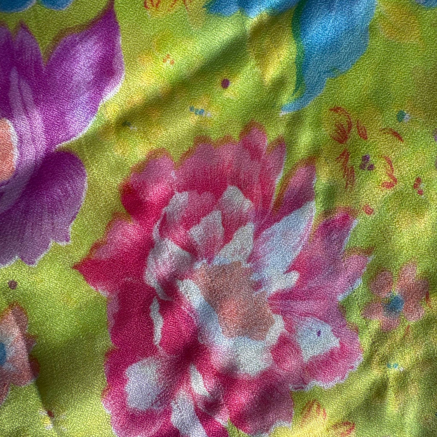 Stoffdetail: upcycelter Sari-Stoff in Pink & Grün