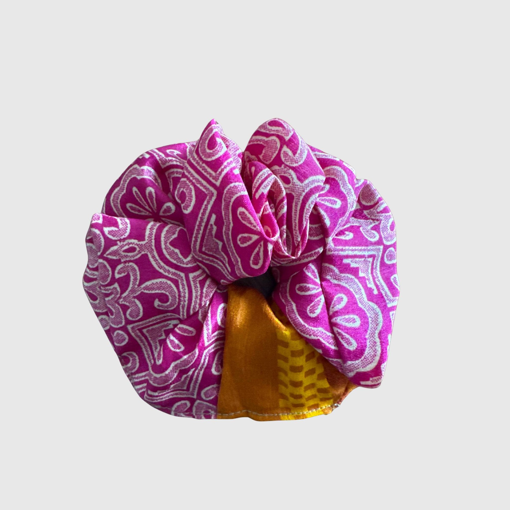 Upcycled Scrunchie #1007 aus Vintage-Sari in Beere & Gold