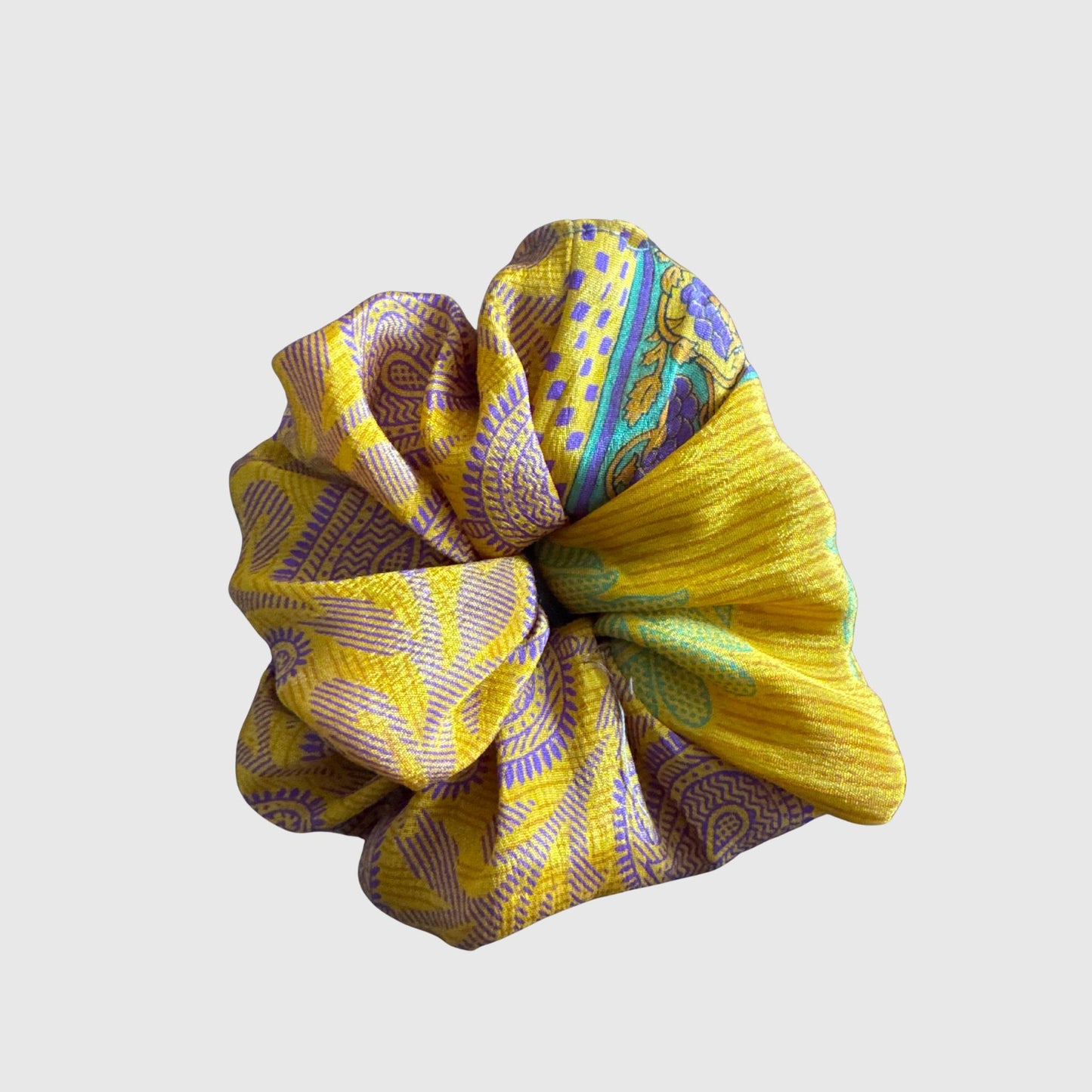 Upcycled Scrunchie #1008 aus Vintage-Sari in Gold & Braun