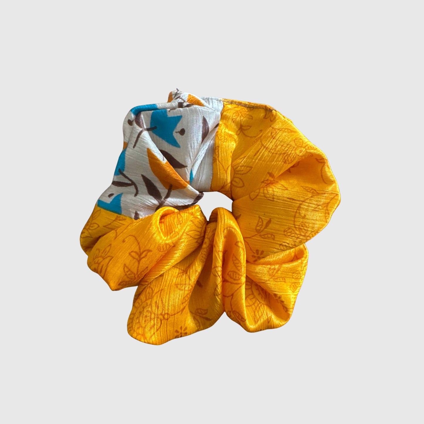 Upcycled Scrunchie #1009 aus Vintage-Sari in Orange & Curry