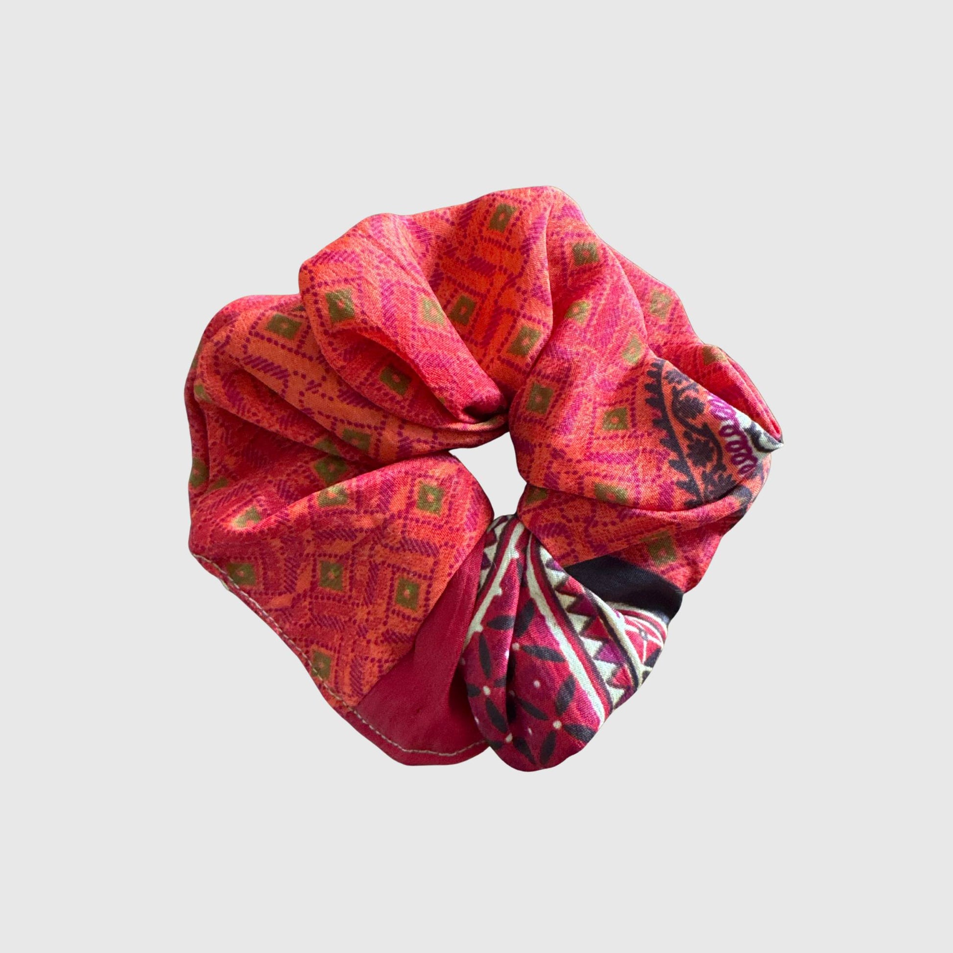Upcycled Scrunchie #1013 aus Vintage-Sari in Rot & Koralle
