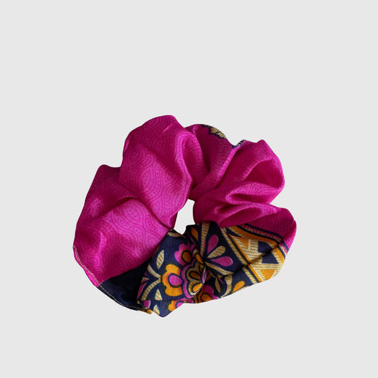 Upcycled Scrunchie #1016 aus Vintage-Sari in Rot & Pink