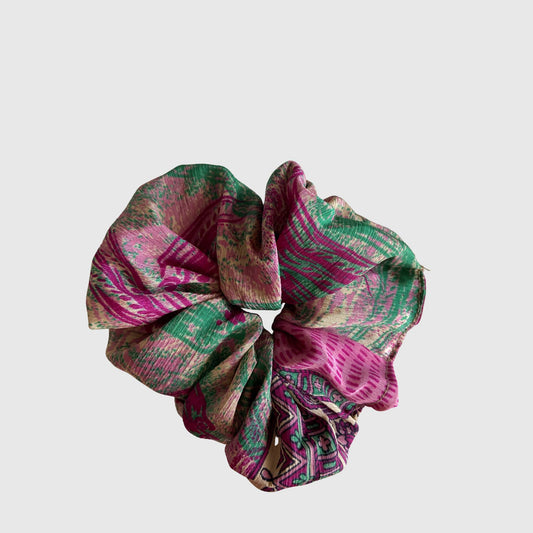 Upcycled Scrunchie #1018 aus Vintage-Sari in Grau & Silber