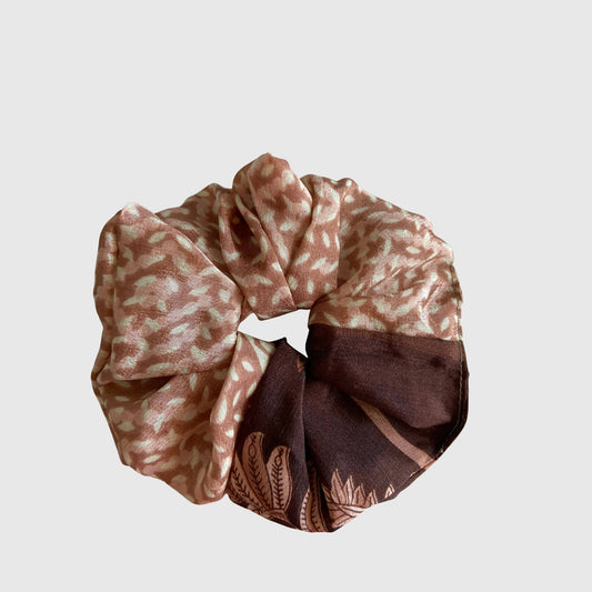 Upcycled Scrunchie #1036 aus Vintage-Sari in Braun & Grau