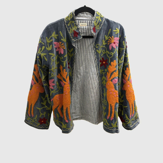 Suzani Velvet Jacket #05 Deer Meadow – handbestickte Samtjacke, Vorderansicht
