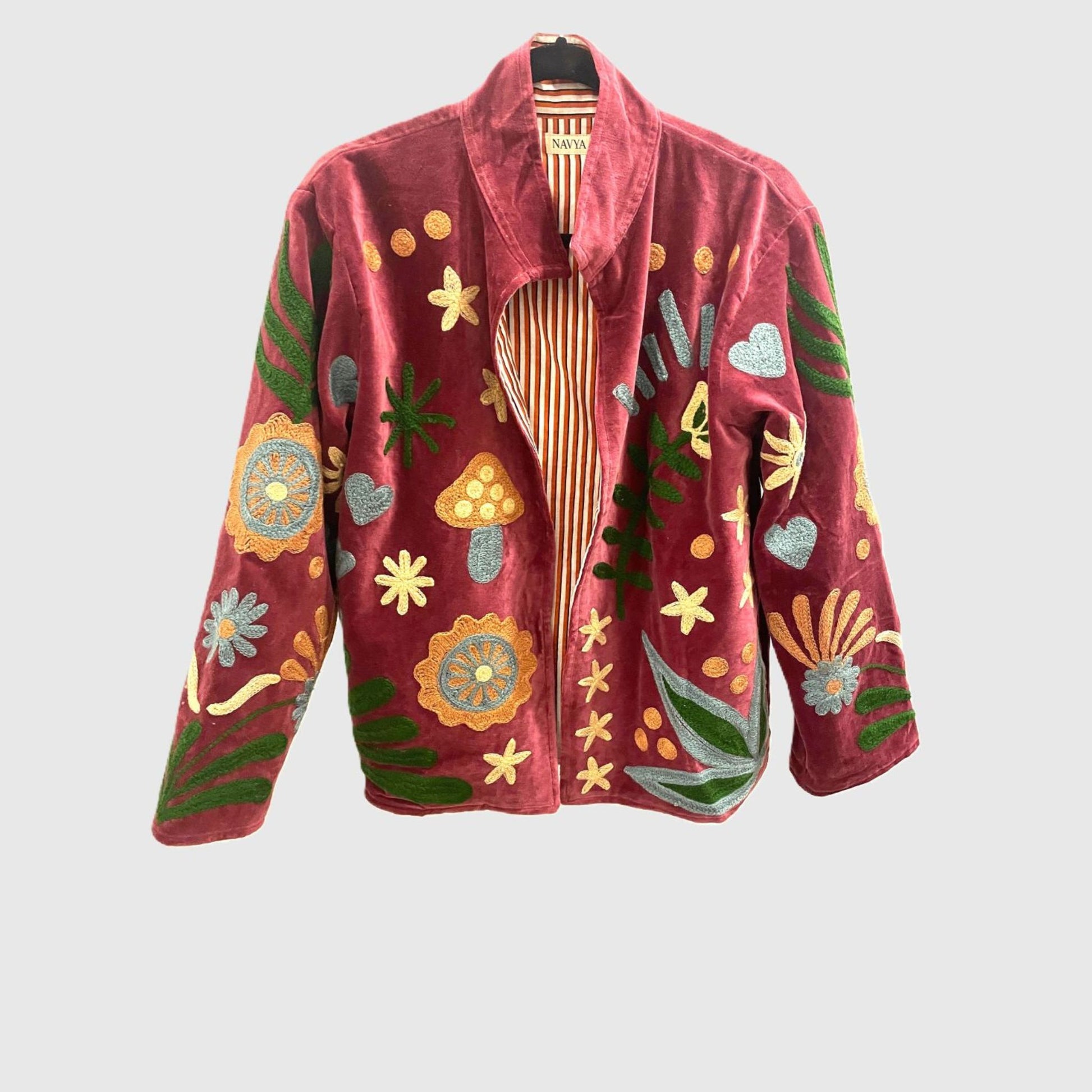 Suzani Velvet Jacket #10 Berry Teapot – handbestickte Samtjacke, Vorderansicht
