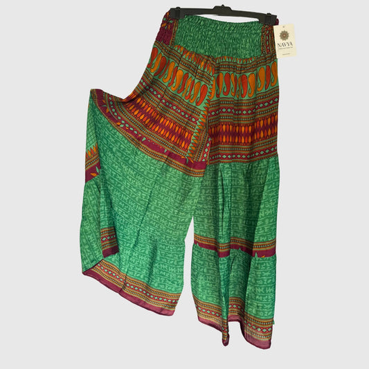 Upcycled Tiered Palazzo Pants #1050 aus Vintage-Sari in Grün & Orange – Vorderansicht