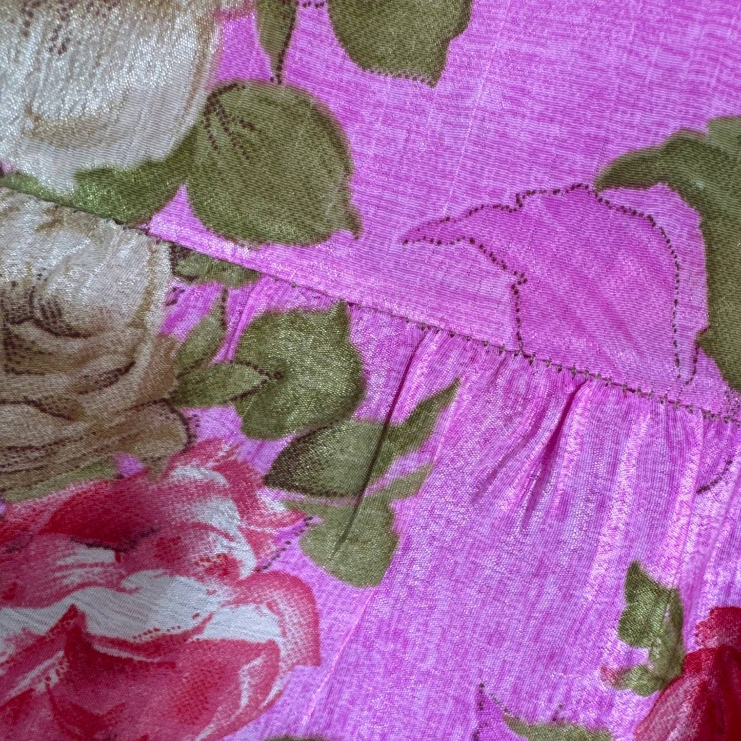 Upcycled Tiered Palazzo Pants #1052 aus Vintage-Sari in Lila & Pink – Detailansicht