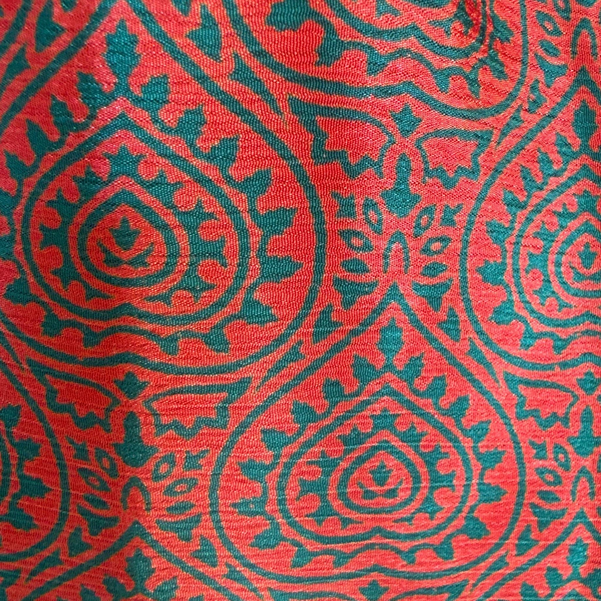 Upcycled Tiered Palazzo Pants #1053 aus Vintage-Sari in Rot & Türkis – Detailansicht