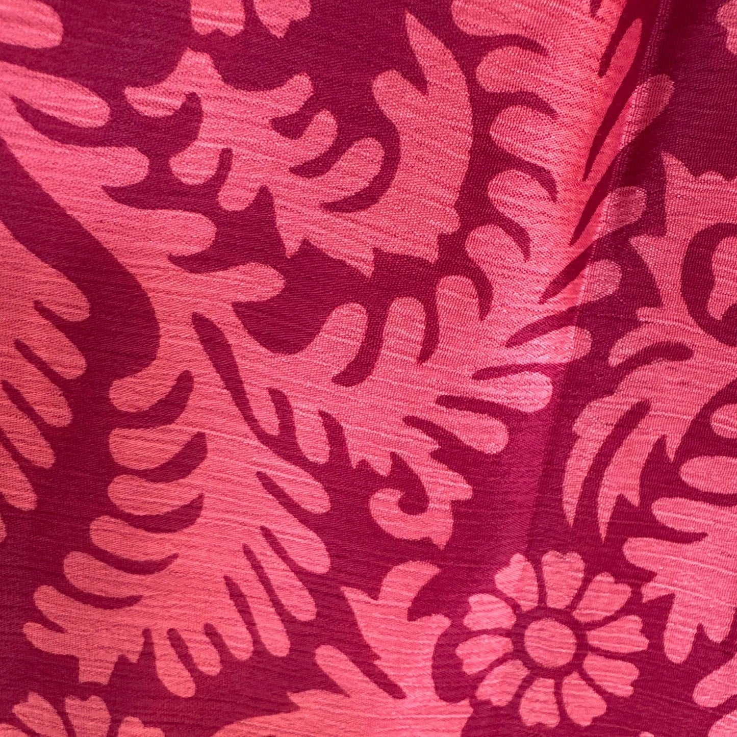 Upcycled Tiered Palazzo Pants #1055 aus Vintage-Sari in Pink & Dunkelrot – Detailansicht