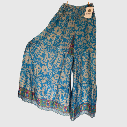 Upcycled Tiered Palazzo Pants #1056 aus Vintage-Sari in Blau & Grau – Vorderansicht