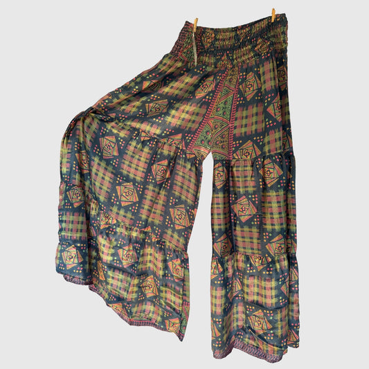 Upcycled Tiered Palazzo Pants #1070 aus Vintage-Sari in Grau & Beige – Vorderansicht