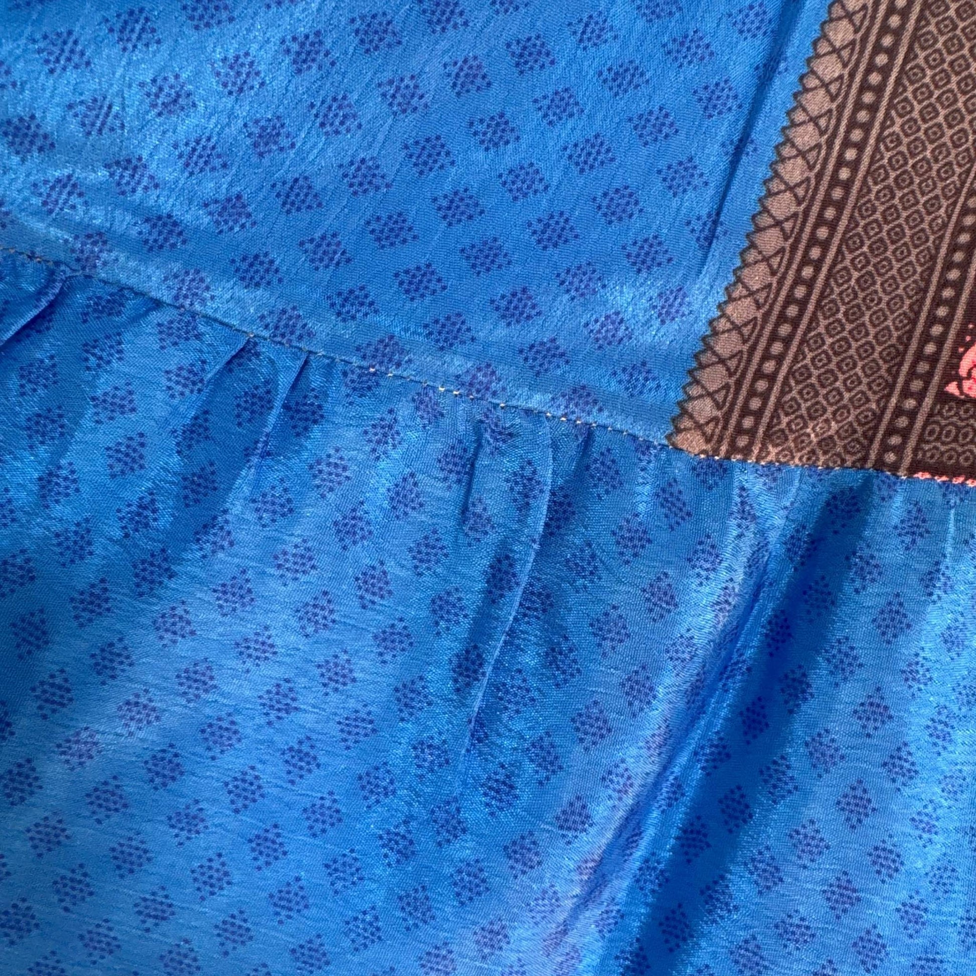 Upcycled Tiered Palazzo Pants #1075 aus Vintage-Sari in Blau – Detailansicht