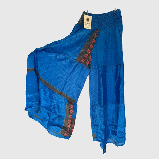 Upcycled Tiered Palazzo Pants #1075 aus Vintage-Sari in Blau – Vorderansicht