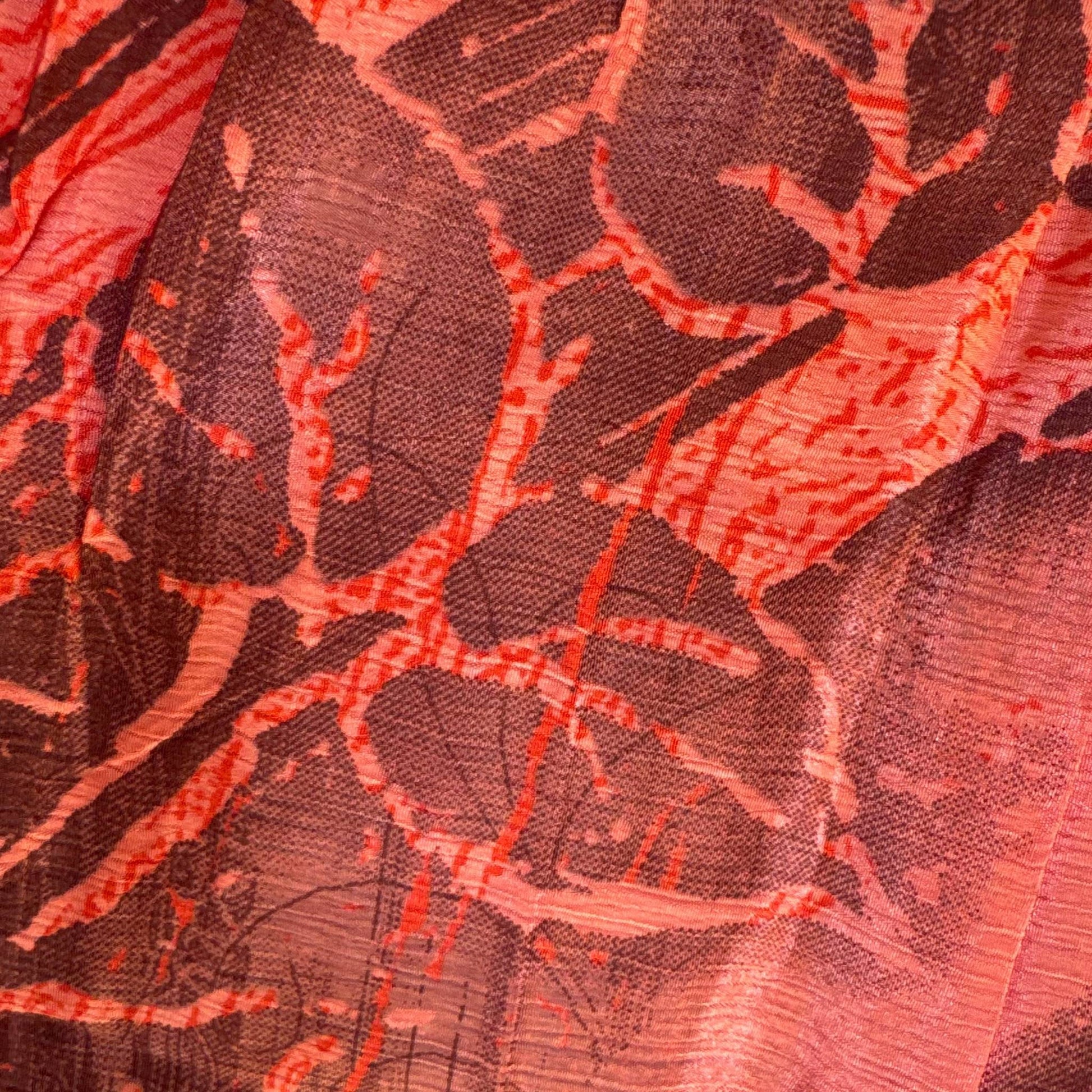 Upcycled Tiered Palazzo Pants #1077 aus Vintage-Sari in Rot & Braun – Detailansicht