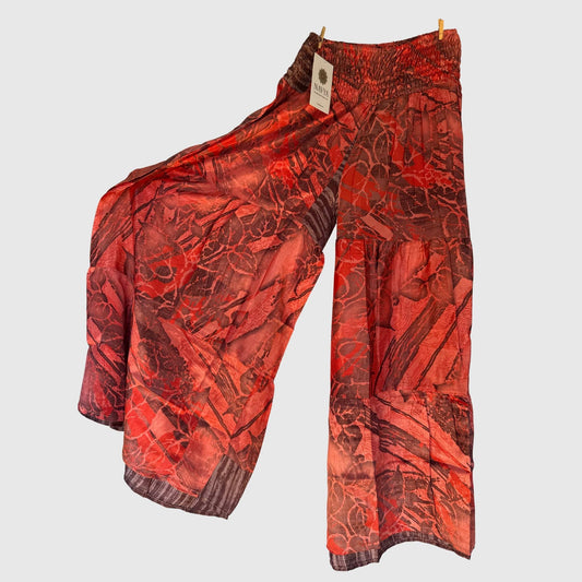 Upcycled Tiered Palazzo Pants #1077 aus Vintage-Sari in Rot & Braun – Vorderansicht
