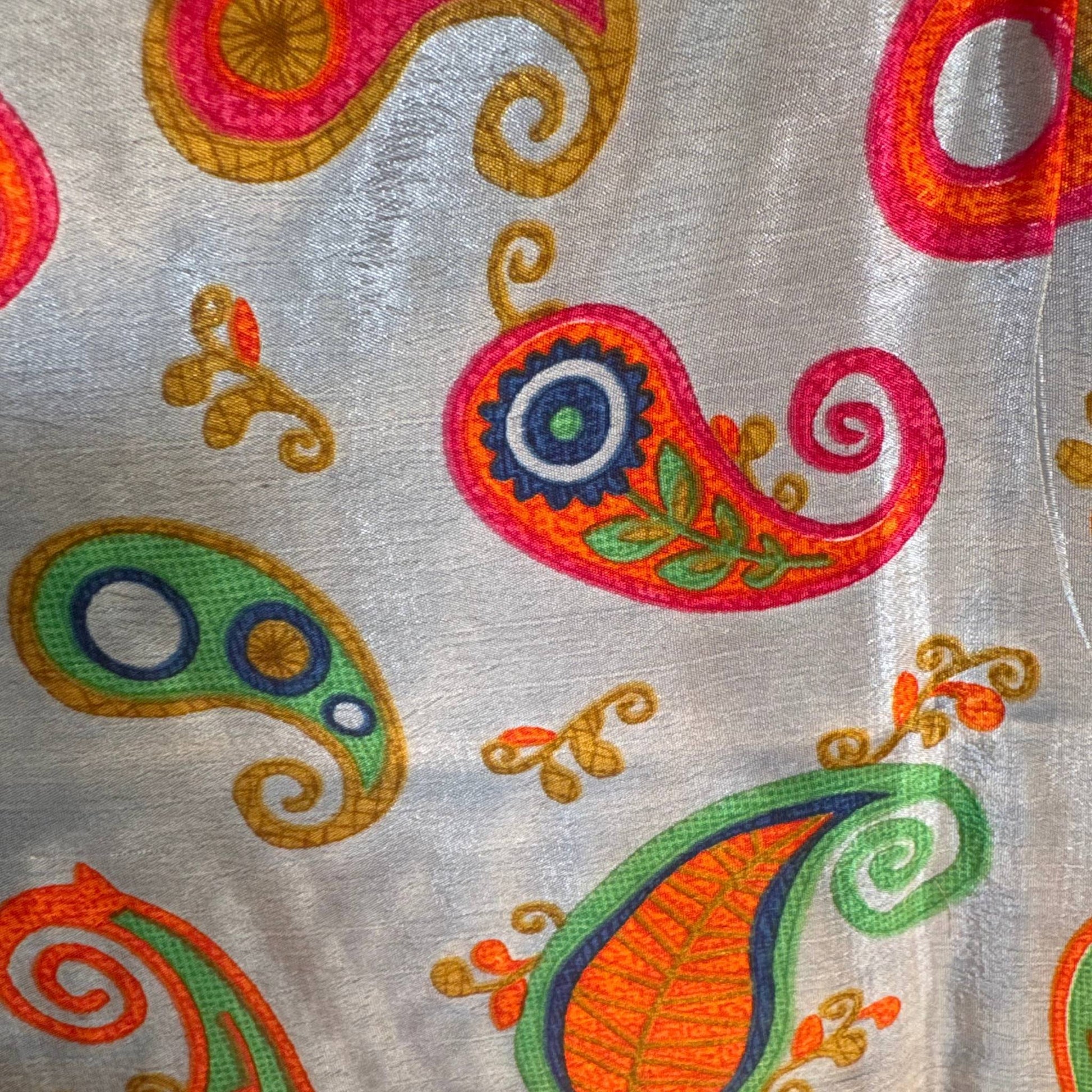 Upcycled Tiered Palazzo Pants #1081 aus Vintage-Sari in Grau & Rot – Detailansicht