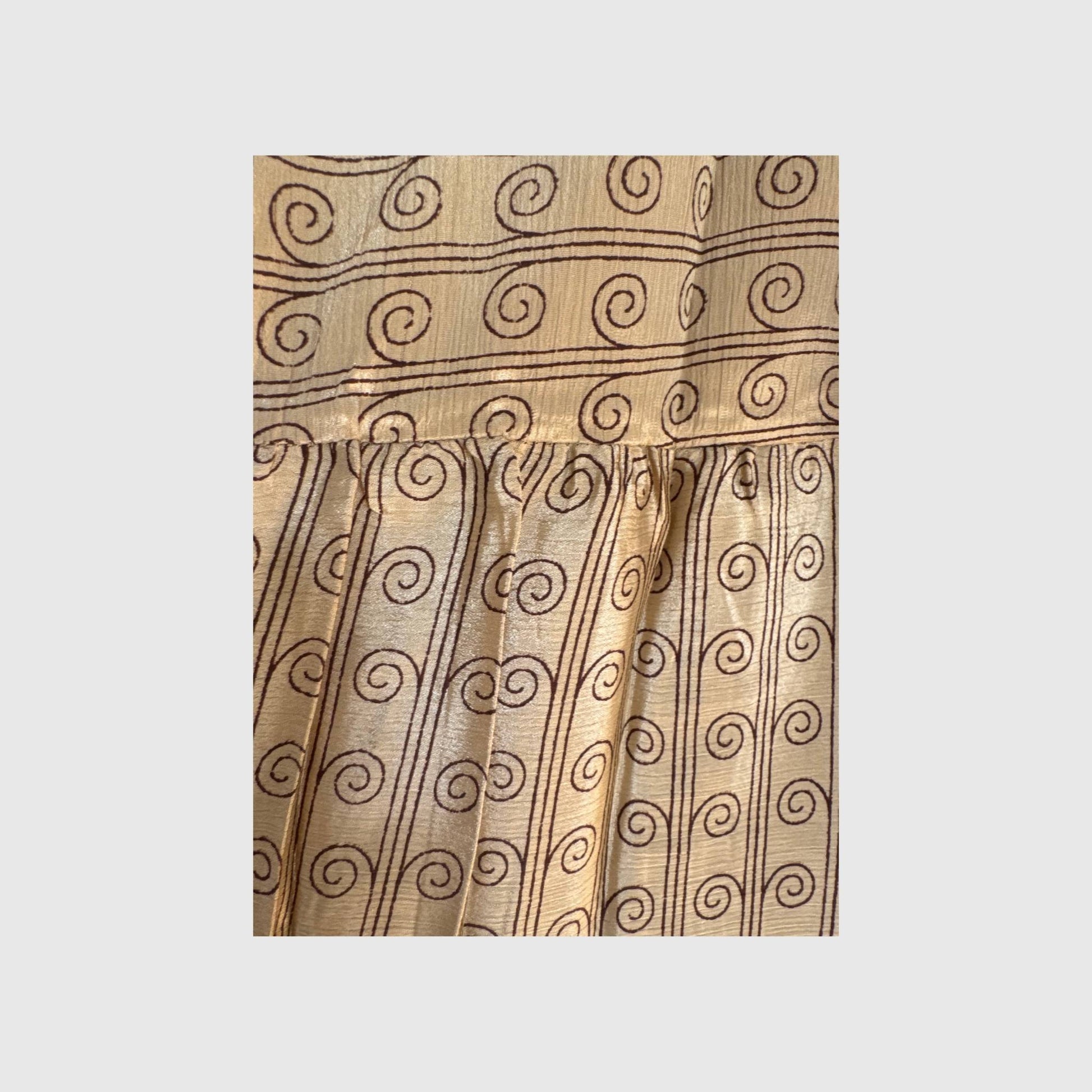 Upcycled Tiered Palazzo Pants #1086 aus Vintage-Sari in Beige & Braun – Detailansicht
