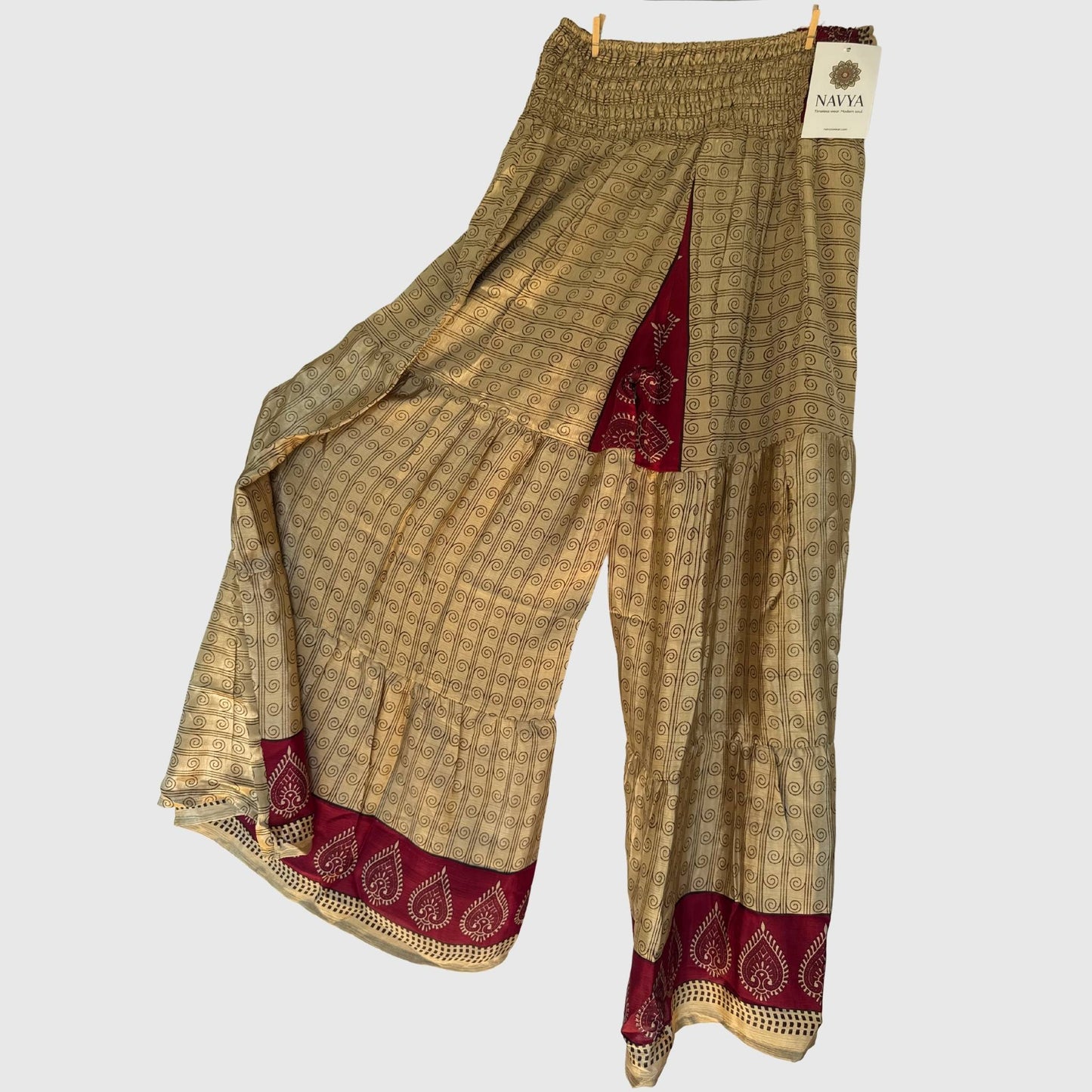 Upcycled Tiered Palazzo Pants #1086 aus Vintage-Sari in Beige & Braun – Vorderansicht