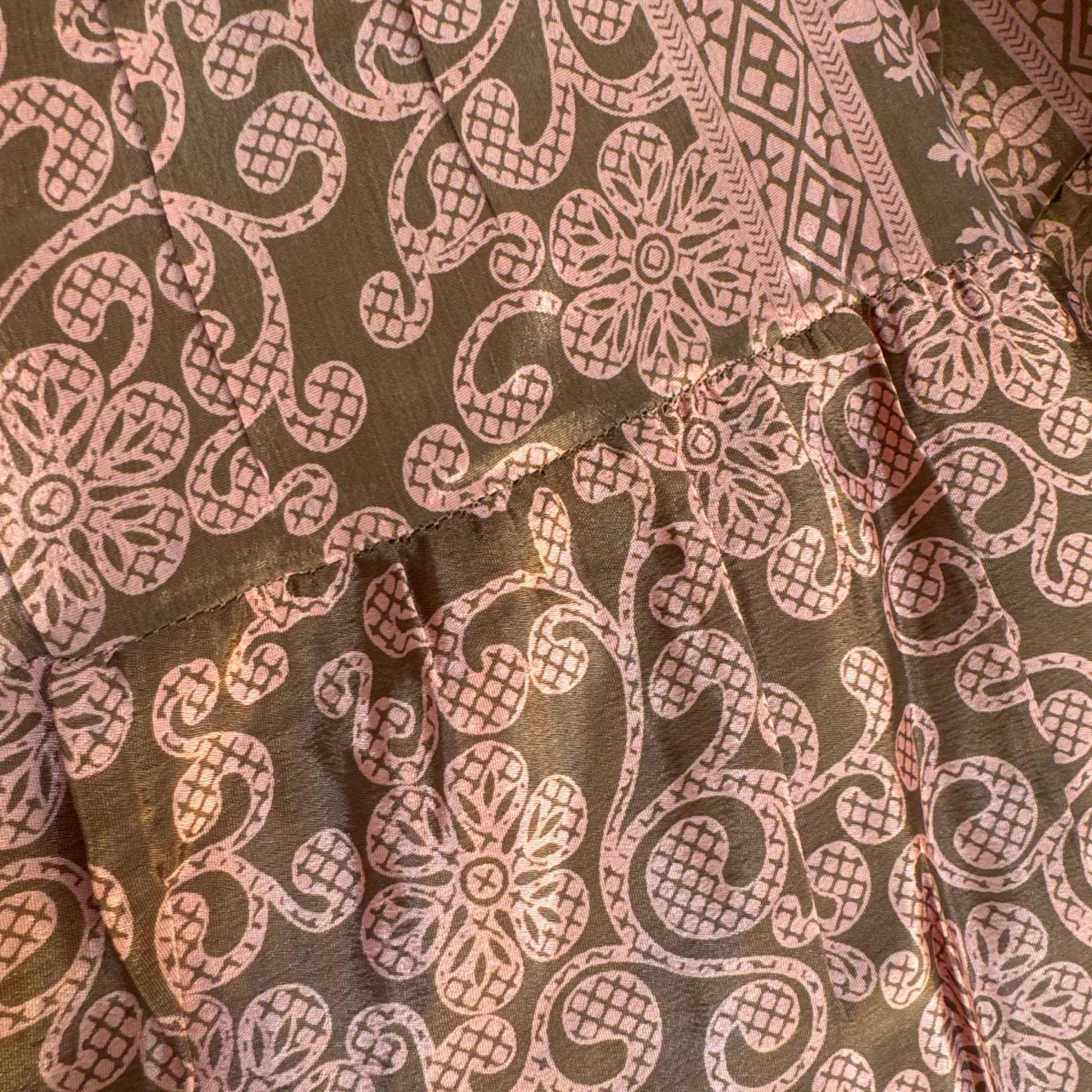 Upcycled Tiered Palazzo Pants #1087 aus Vintage-Sari in Braun & Beige – Detailansicht