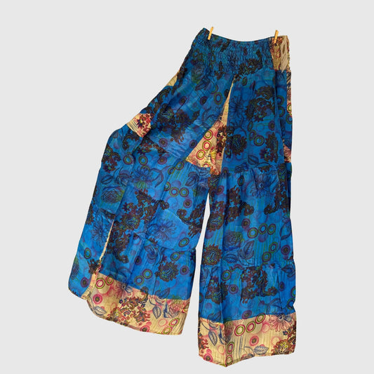 Upcycled Tiered Palazzo Pants #1089 aus Vintage-Sari in Blau – Vorderansicht