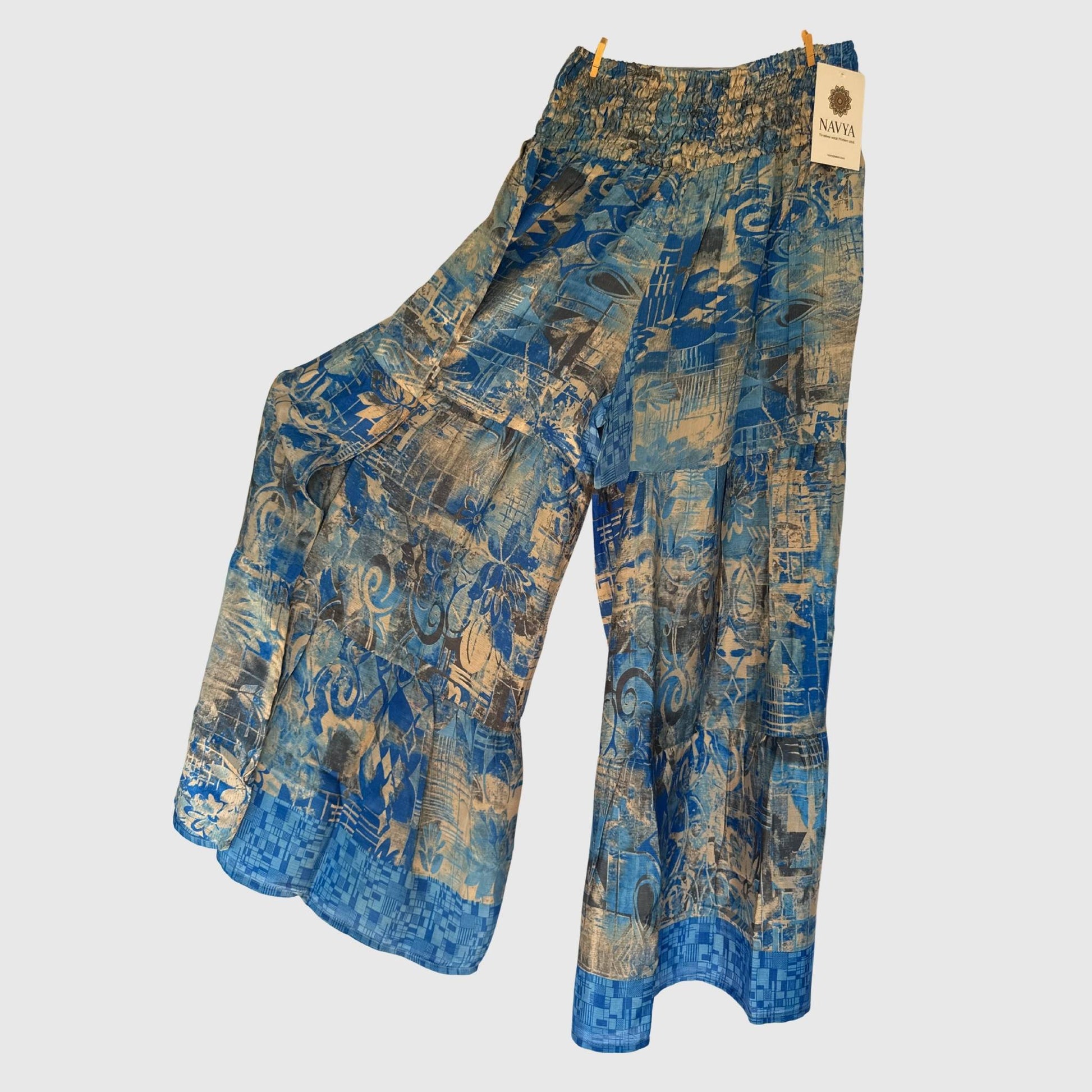 Upcycled Tiered Palazzo Pants #1091 aus Vintage-Sari in Grau & Blau – Vorderansicht