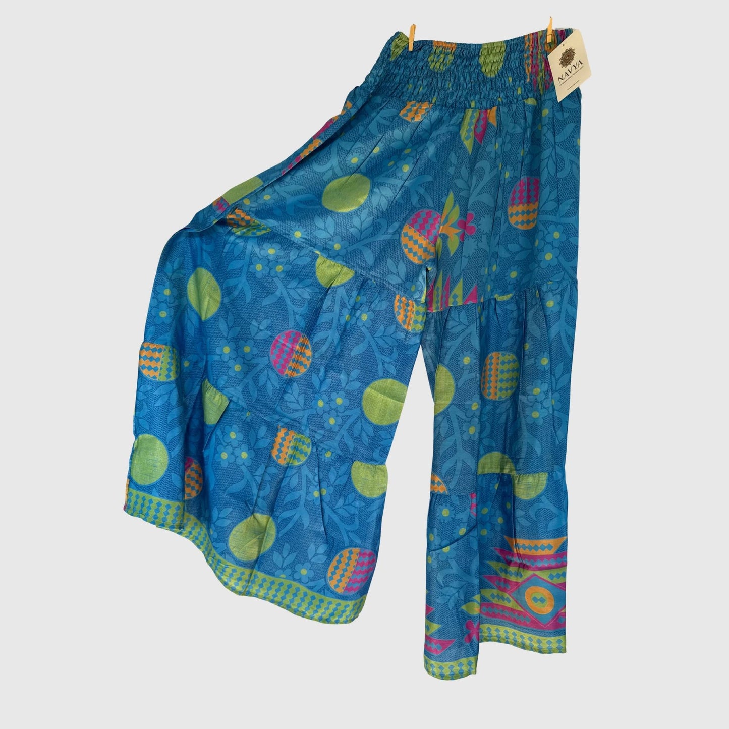 Upcycled Tiered Palazzo Pants #1093 aus Vintage-Sari in Blau – Vorderansicht