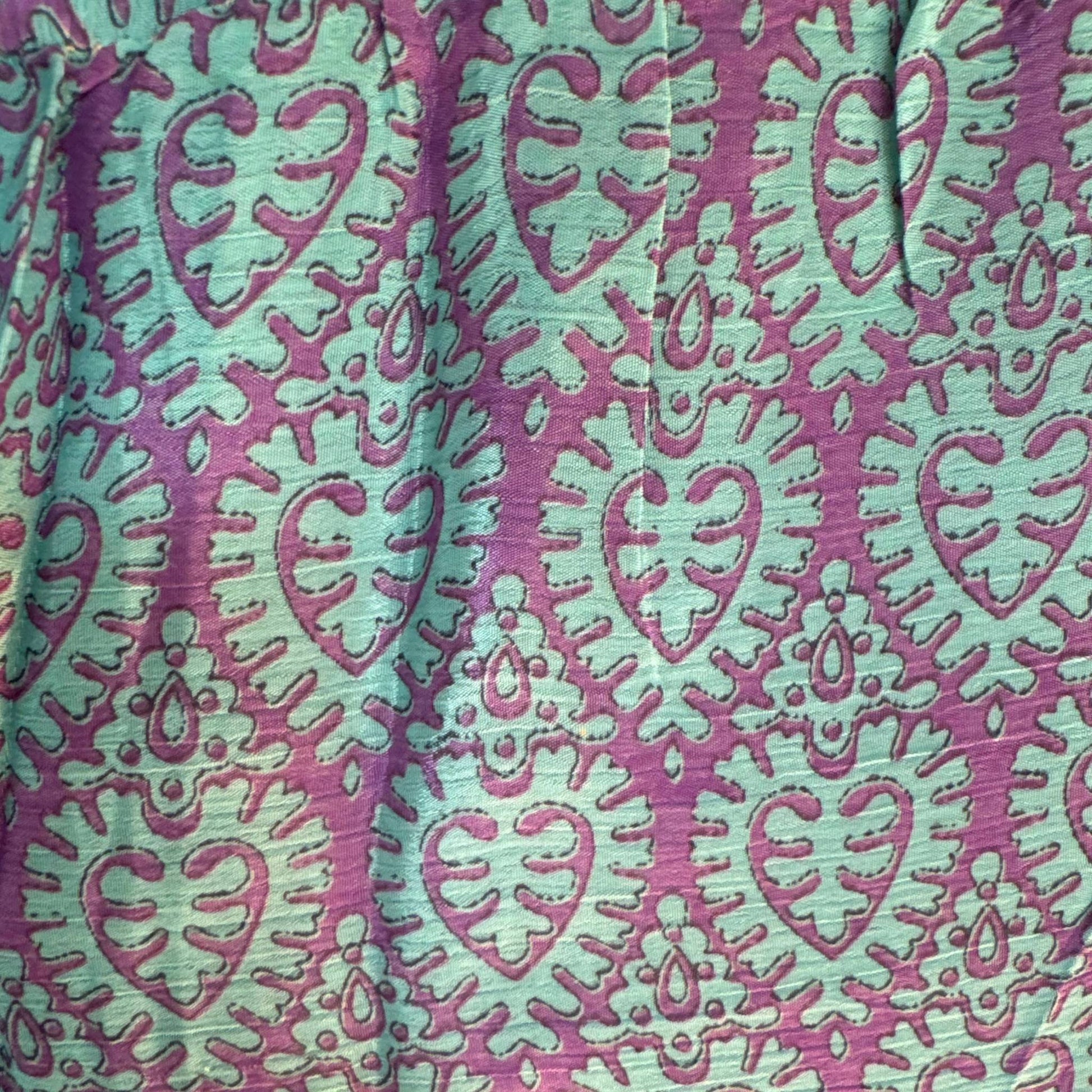 Upcycled Tiered Palazzo Pants #1095 aus Vintage-Sari in Grün & Grau – Detailansicht