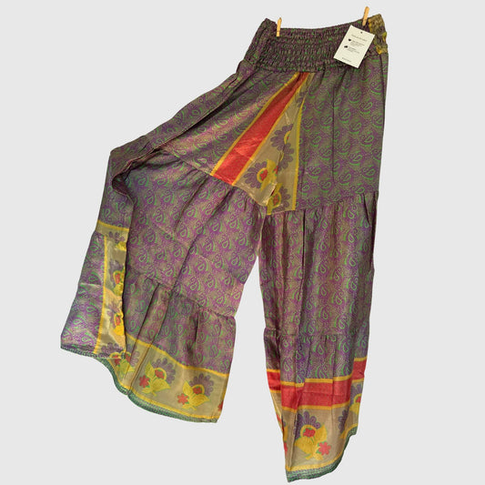 Upcycled Tiered Palazzo Pants #1097 aus Vintage-Sari in Lila & Beige – Vorderansicht