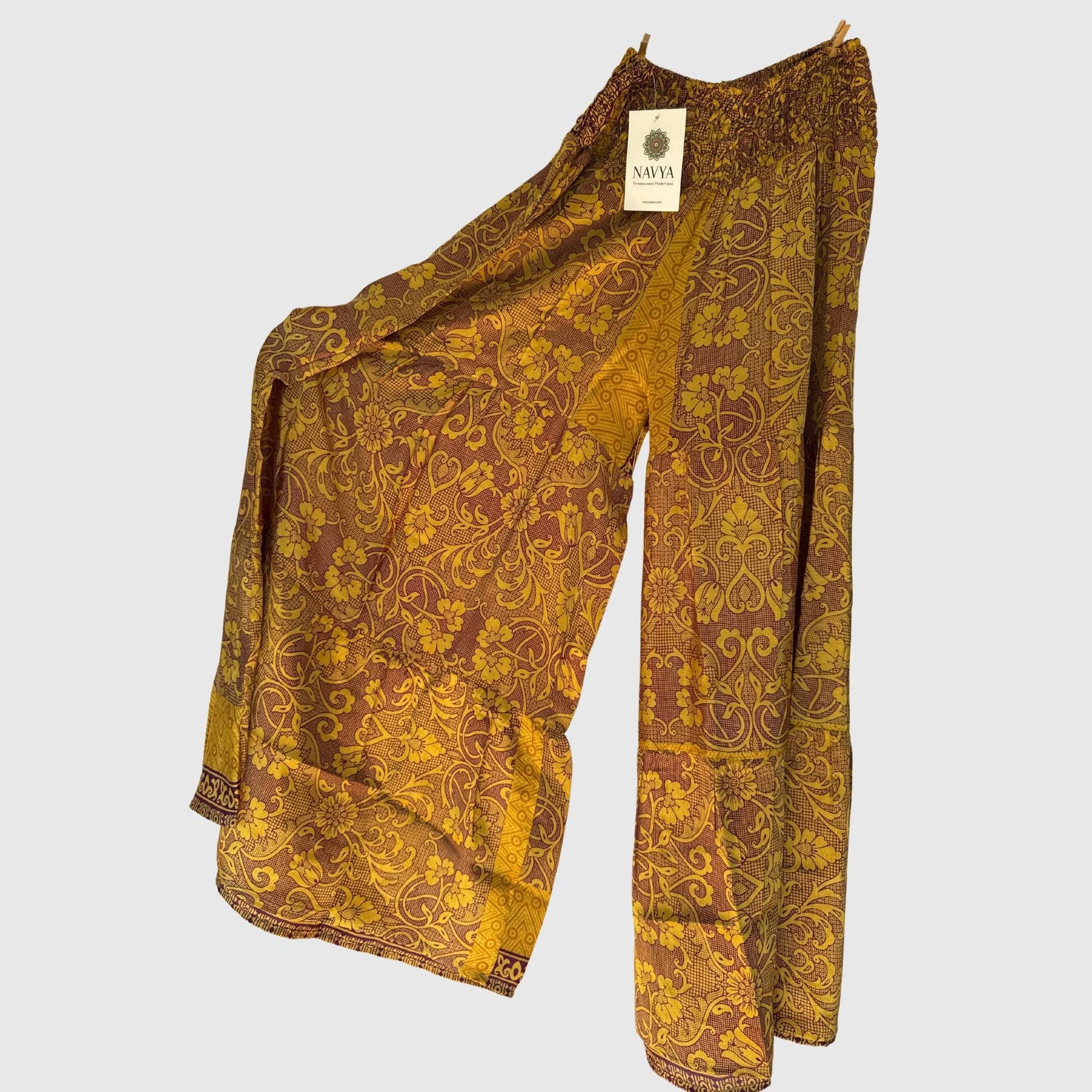 Upcycled Tiered Palazzo Pants #1099 aus Vintage-Sari in Braun & Gold – Vorderansicht