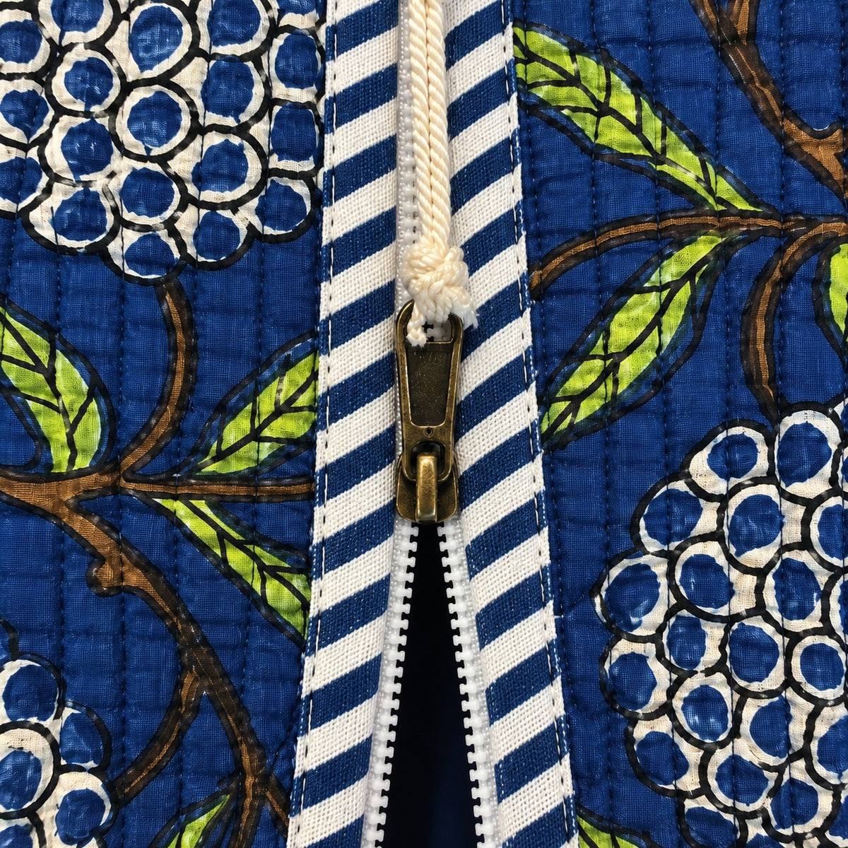 Tote Bag aus Baumwolle in Blau, Reißverschluss