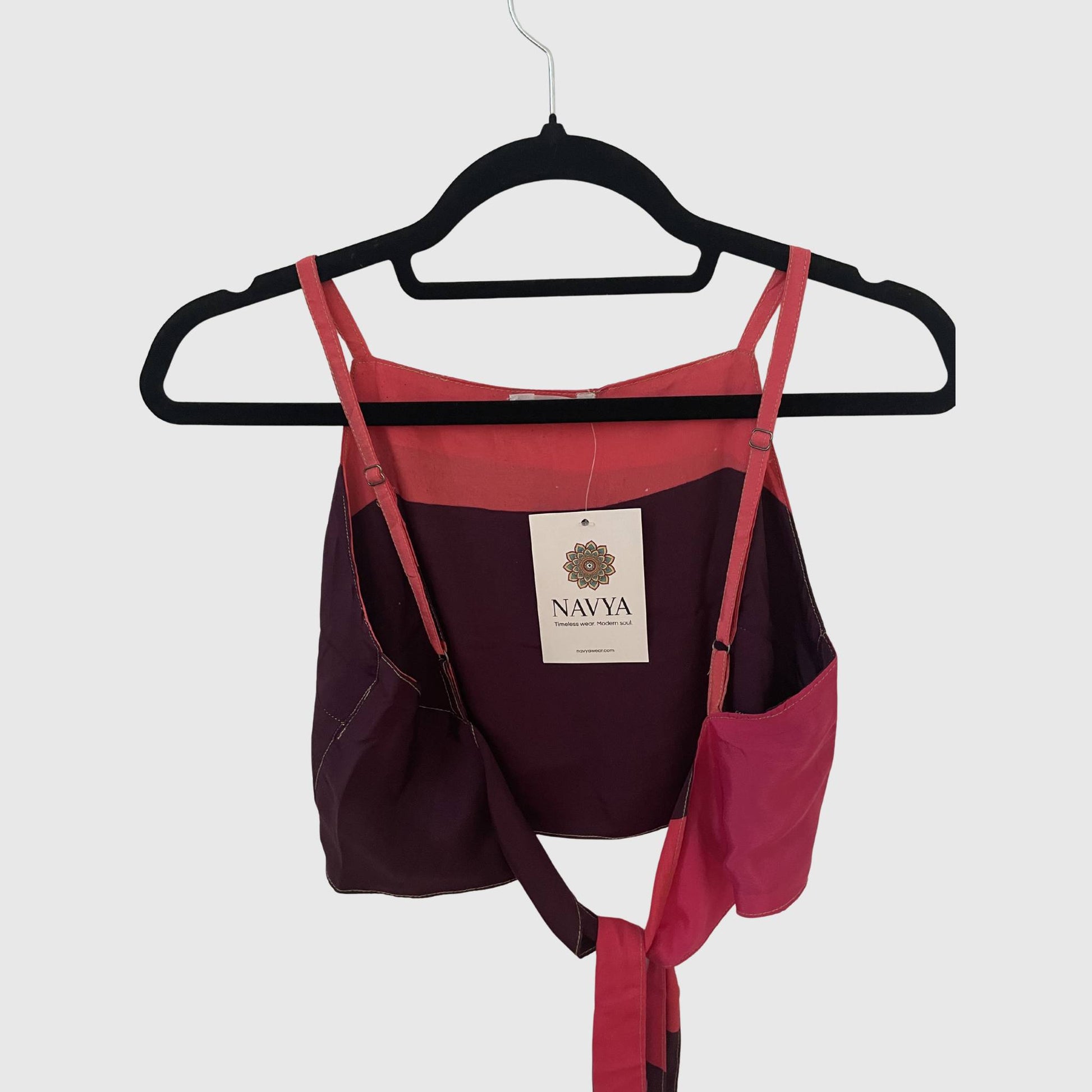 Upcycled Cropped Wickeltop #759 aus Vintage-Sari in Pink – Rückansicht