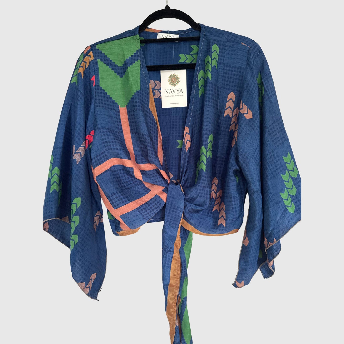 Upcycled Wickelbluse #901 aus Vintage-Sari in Blau – Vorderansicht