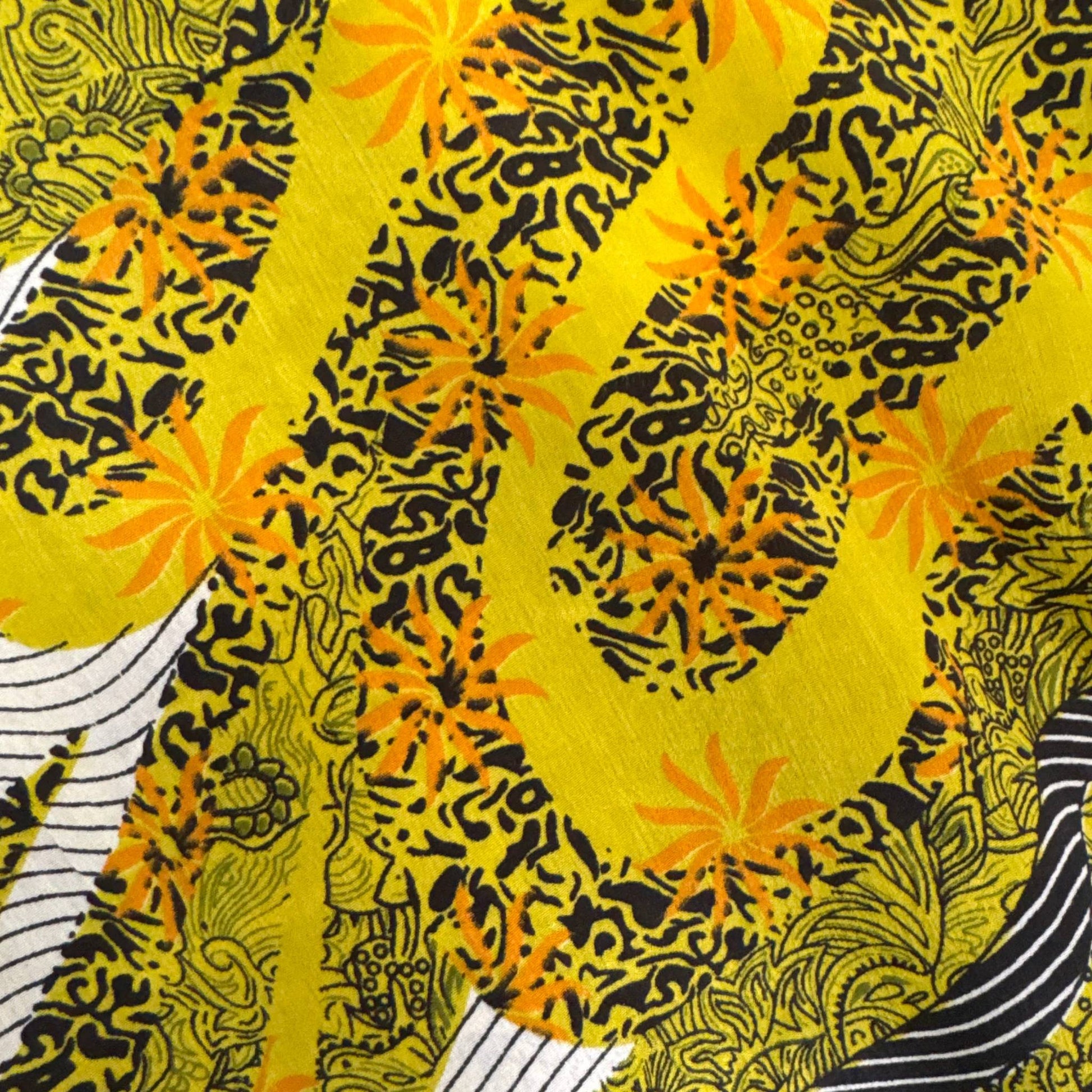 Upcycled Wickelbluse #902 aus Vintage-Sari in Gelb – Detailansicht