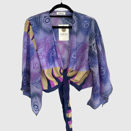 Upcycled Wickelbluse #903 aus Vintage-Sari in Lila – Vorderansicht