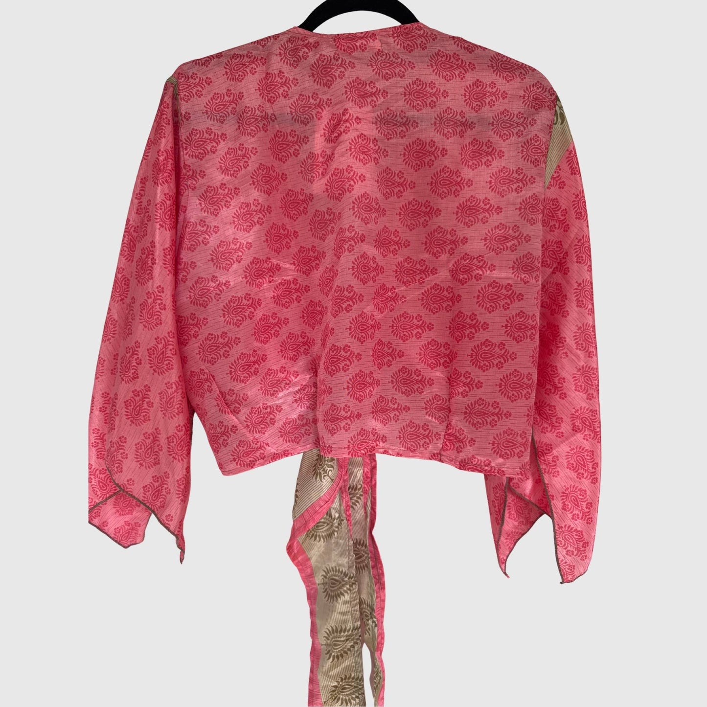 Upcycled Wickelbluse #906 aus Vintage-Sari in Rosa – Rückansicht