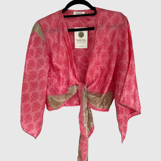 Upcycled Wickelbluse #906 aus Vintage-Sari in Rosa – Vorderansicht