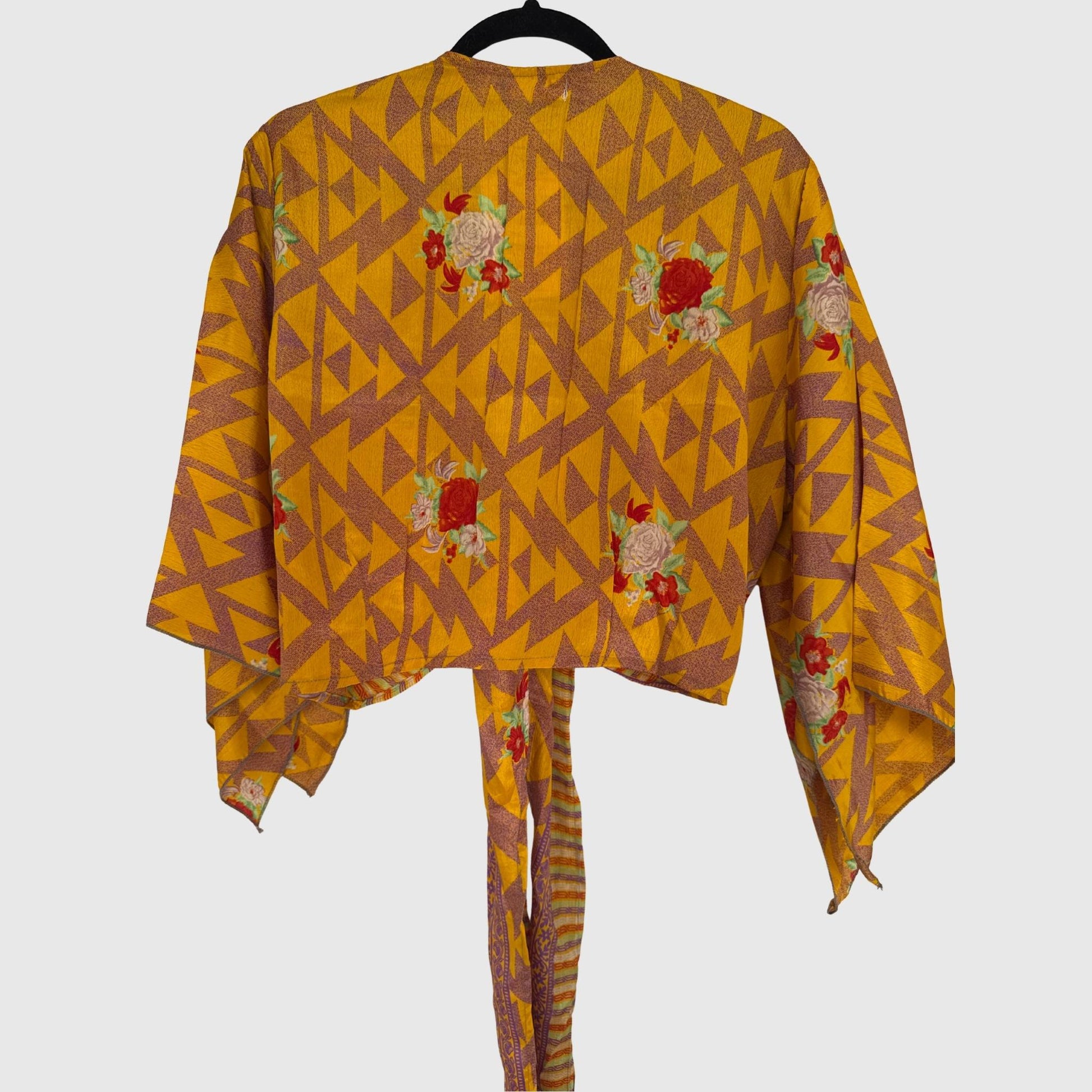 Upcycled Wickelbluse #908 aus Vintage-Sari in Gelb – Rückansicht