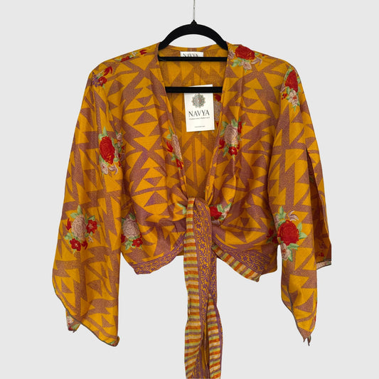 Upcycled Wickelbluse #908 aus Vintage-Sari in Gelb – Vorderansicht