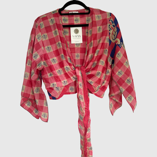 Upcycled Wickelbluse #910 aus Vintage-Sari in Pink – Vorderansicht