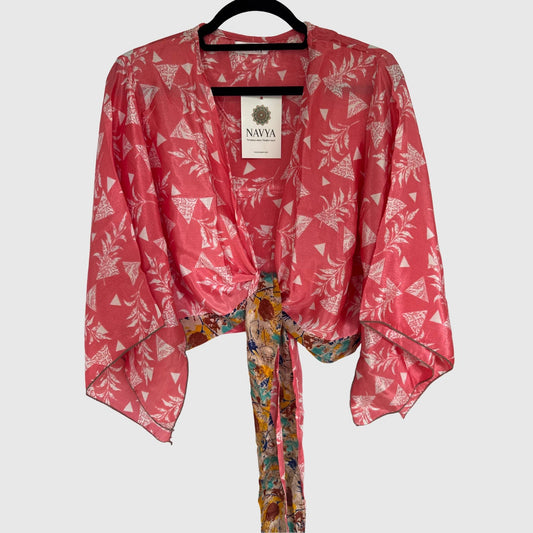 Upcycled Wickelbluse #911 aus Vintage-Sari in Koralle – Vorderansicht