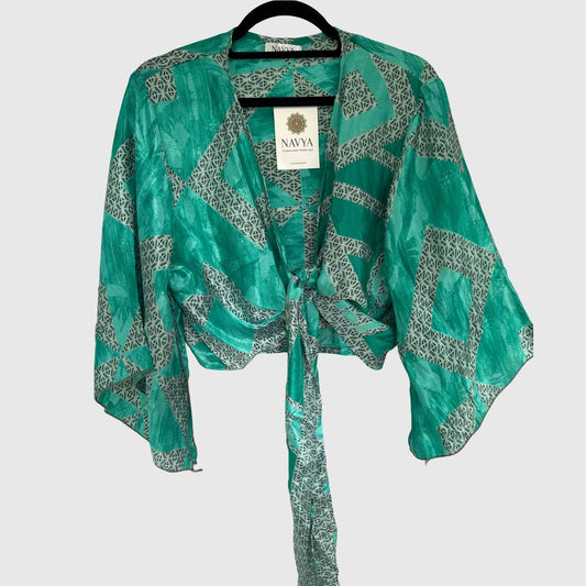 Upcycled Wickelbluse #913 aus Vintage-Sari in Türkis – Vorderansicht