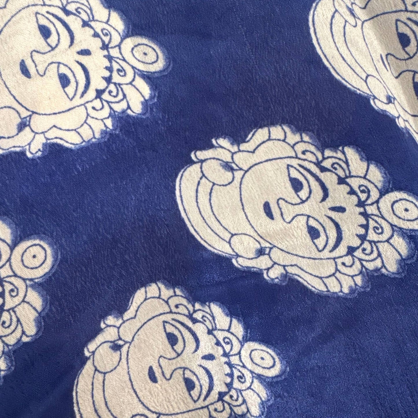 Upcycled Wickelbluse #914 aus Vintage-Sari in Blau – Detailansicht