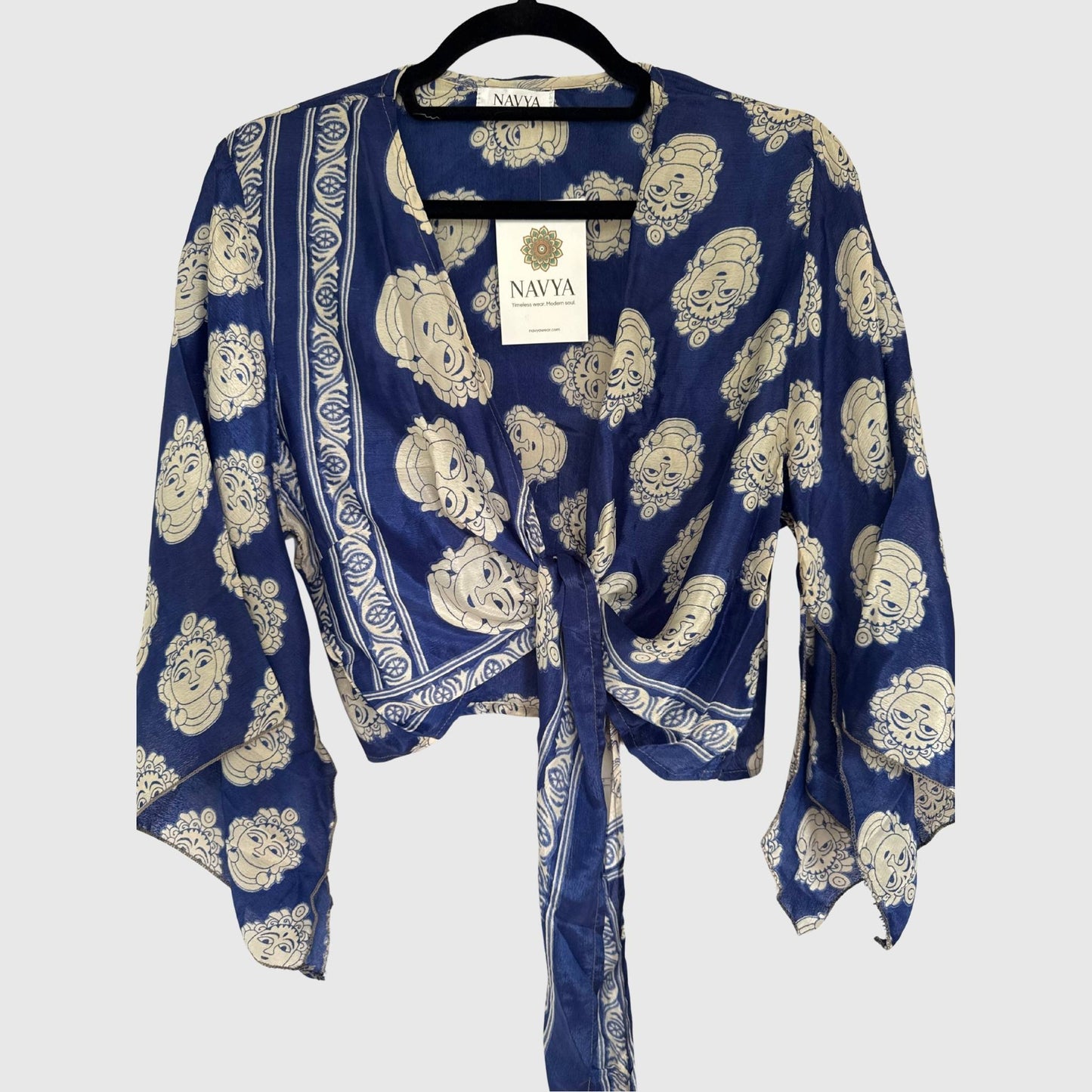 Upcycled Wickelbluse #914 aus Vintage-Sari in Blau – Vorderansicht